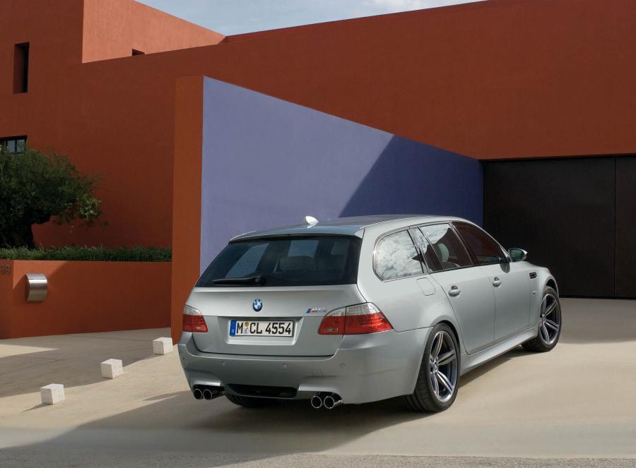  BMW M5 Touring 2009 года  (фото 30 из 51)